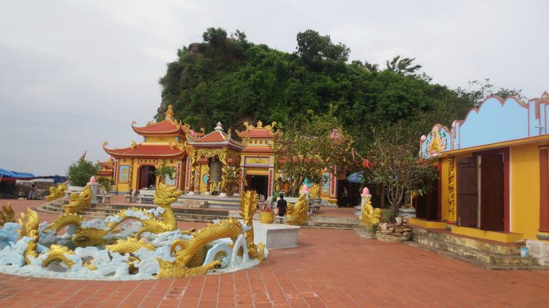 Khu du lịch tín ngưỡng Đền Bà Đế